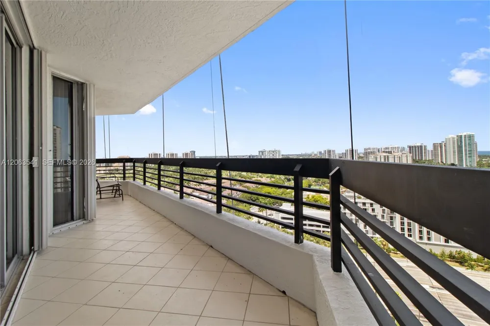 3500 Mystic Pointe Dr #2204 Aventura, FL 33180