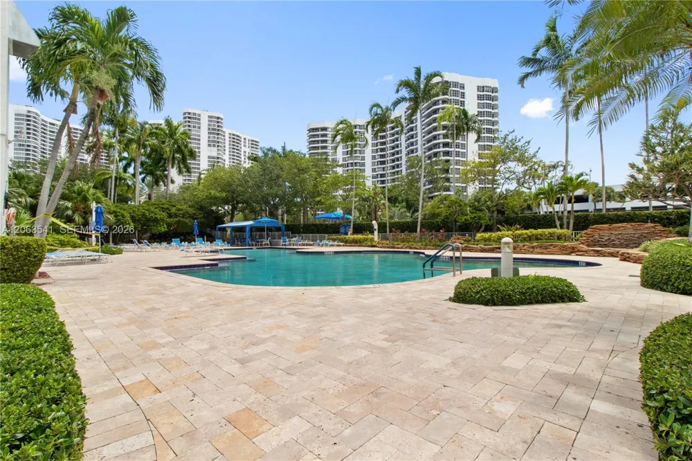3500 Mystic Pointe Dr #2204 Aventura, FL 33180