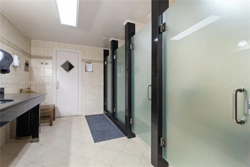 3500 Mystic Pointe Dr #2204 Aventura, FL 33180