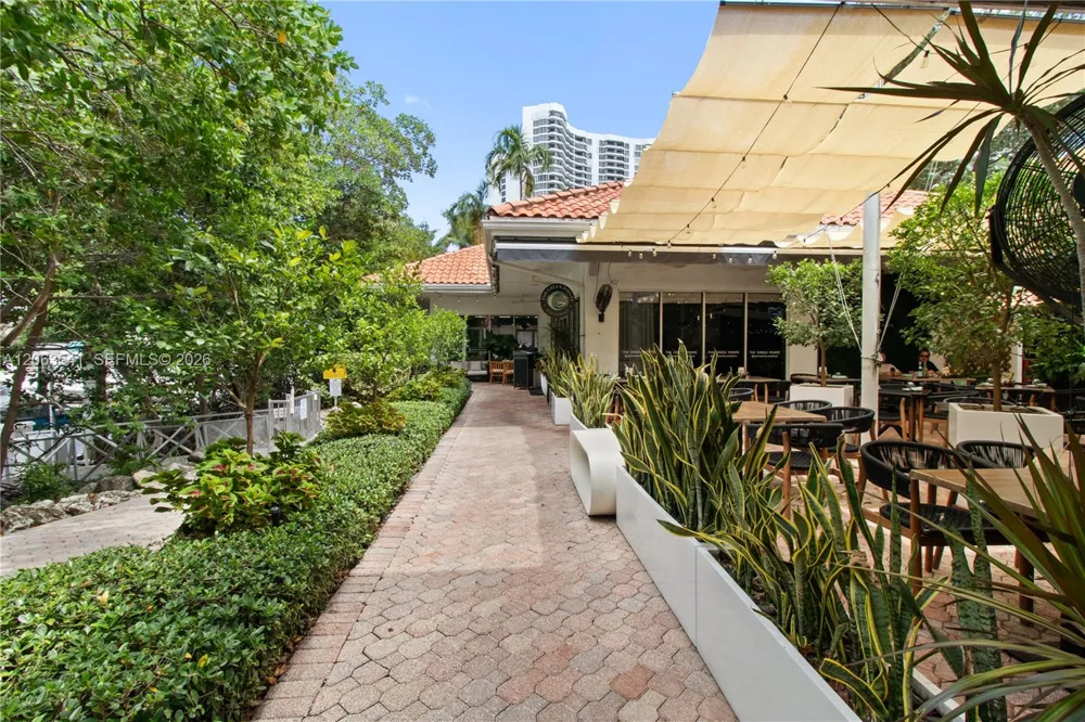 3500 Mystic Pointe Dr #2204 Aventura, FL 33180