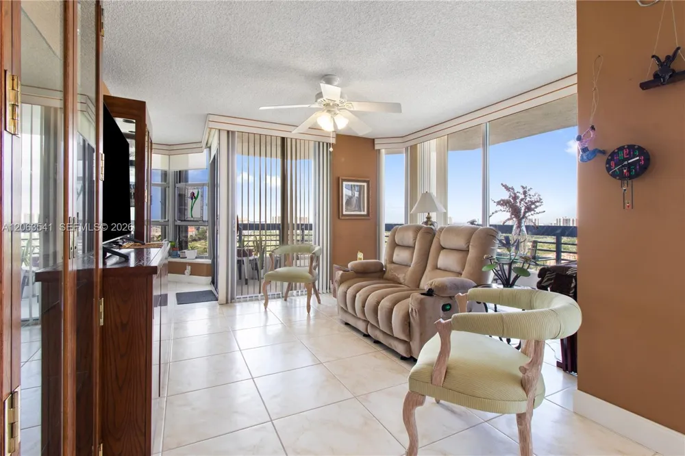 3500 Mystic Pointe Dr #2204 Aventura, FL 33180