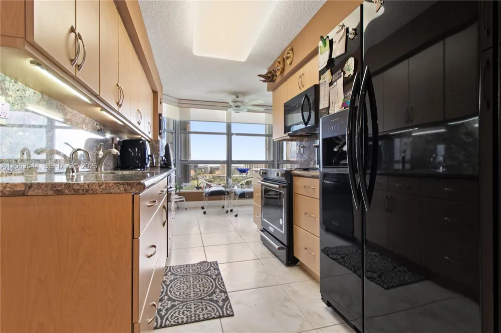3500 Mystic Pointe Dr #2204 Aventura, FL 33180