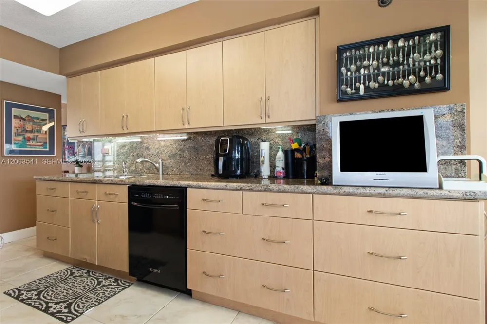 3500 Mystic Pointe Dr #2204 Aventura, FL 33180