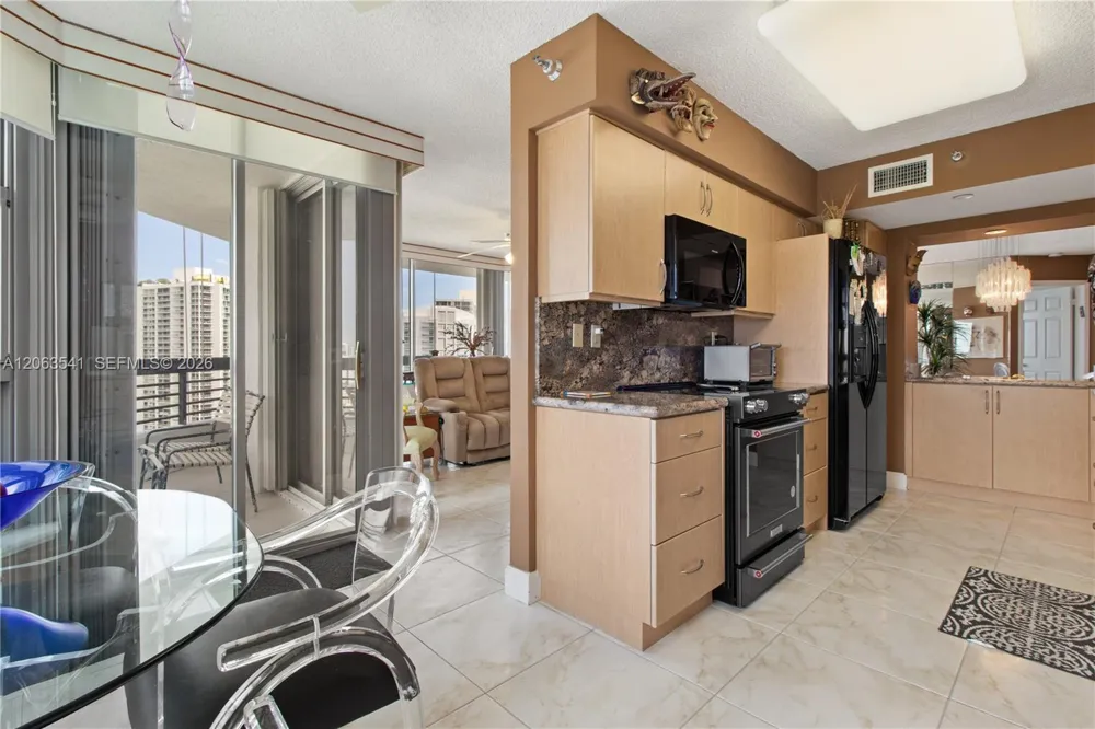 3500 Mystic Pointe Dr #2204 Aventura, FL 33180