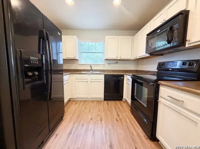 5708 MAXFLI DR Schertz, TX 78108