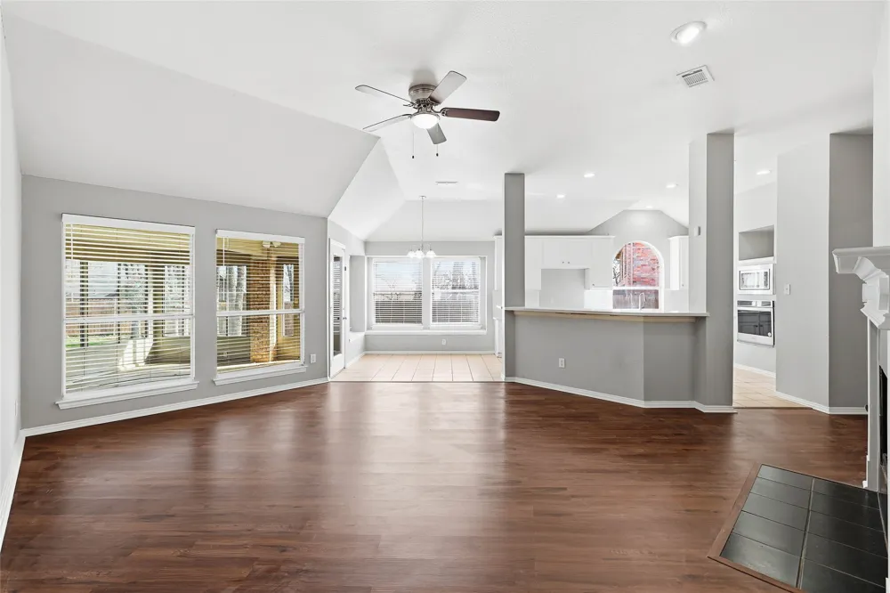 2211 Knob Hill Drive Corinth, TX 76210