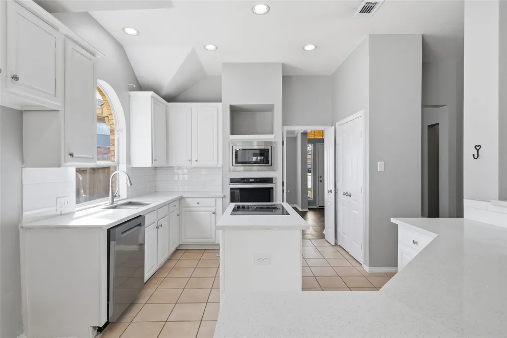 2211 Knob Hill Drive Corinth, TX 76210