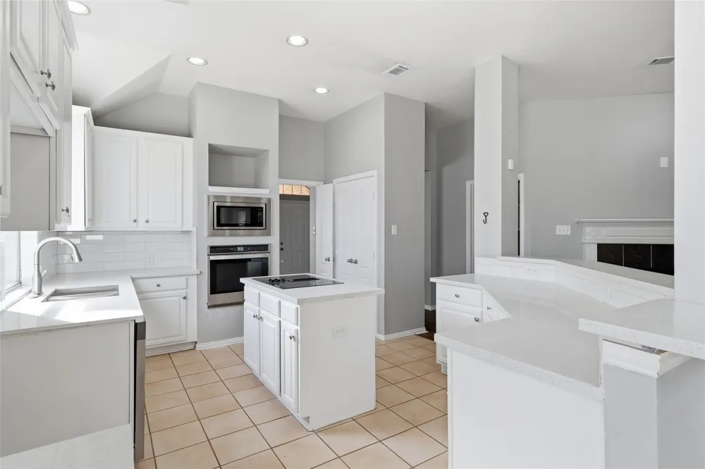 2211 Knob Hill Drive Corinth, TX 76210