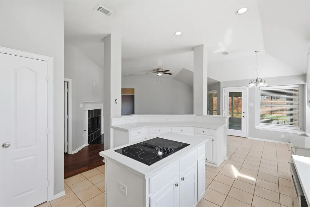 2211 Knob Hill Drive Corinth, TX 76210