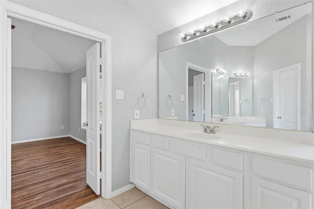 2211 Knob Hill Drive Corinth, TX 76210