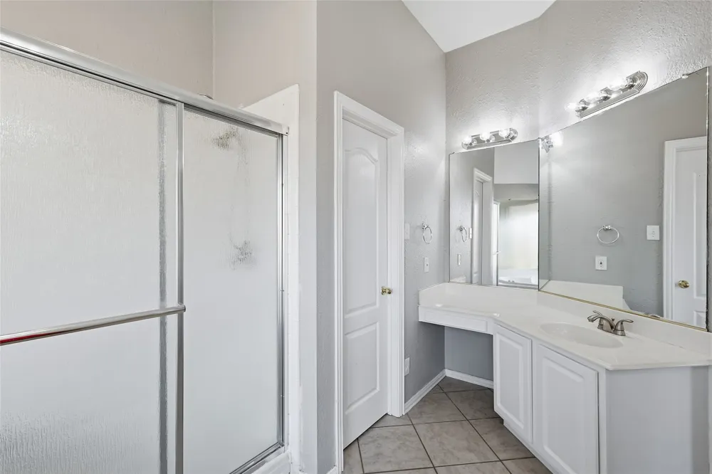 2211 Knob Hill Drive Corinth, TX 76210