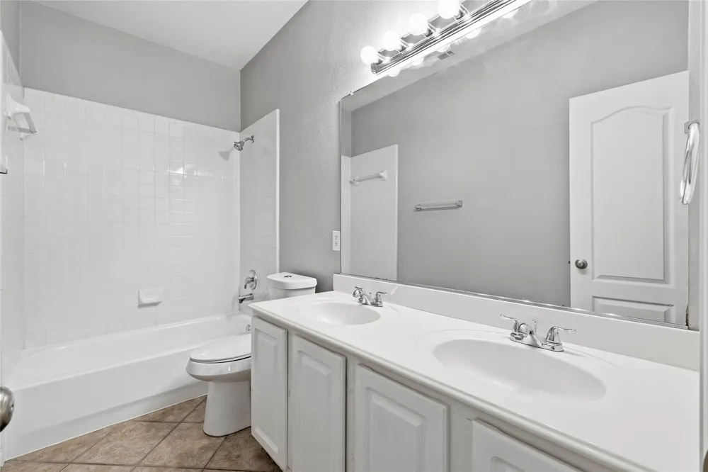 2211 Knob Hill Drive Corinth, TX 76210