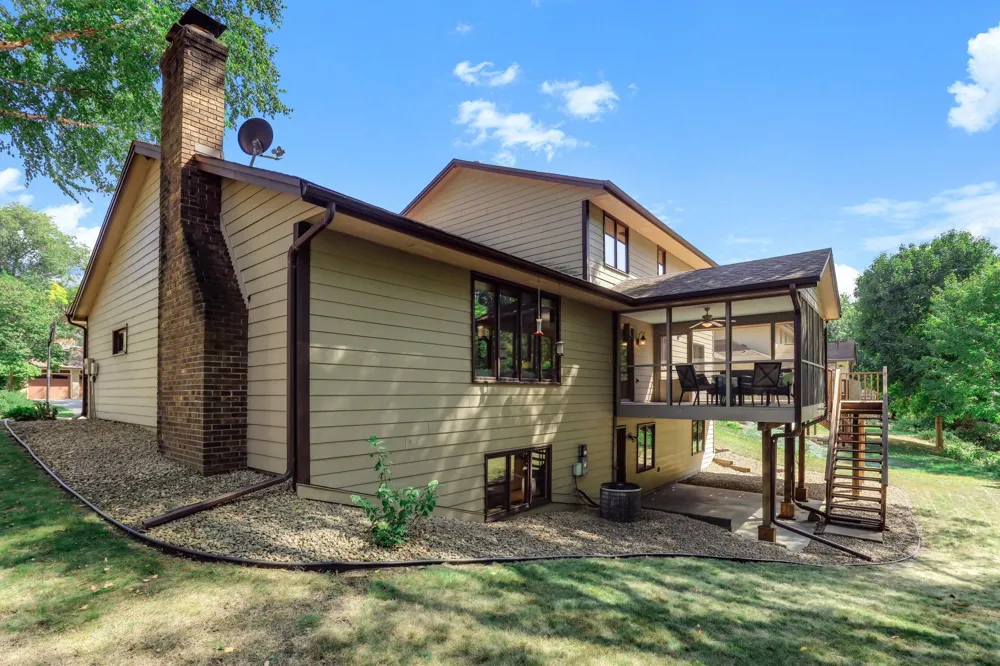 4690 Parkridge Drive Eagan, MN 55123