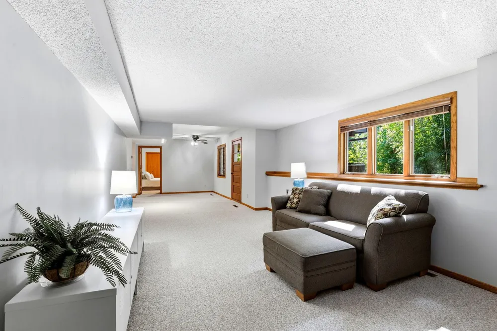 4690 Parkridge Drive Eagan, MN 55123