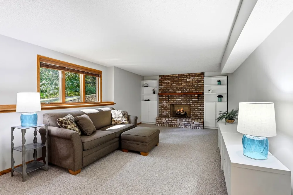 4690 Parkridge Drive Eagan, MN 55123