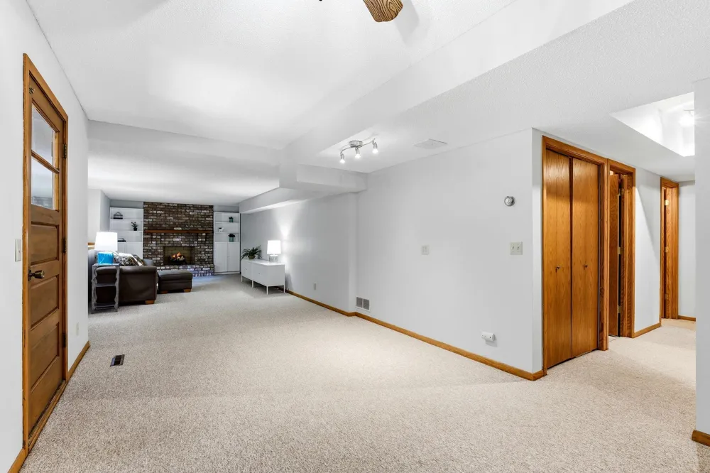 4690 Parkridge Drive Eagan, MN 55123