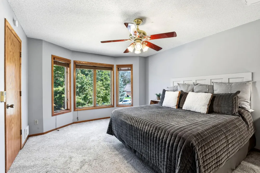 4690 Parkridge Drive Eagan, MN 55123
