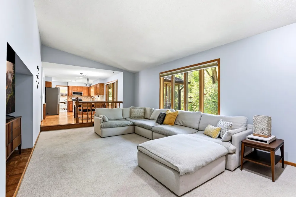 4690 Parkridge Drive Eagan, MN 55123