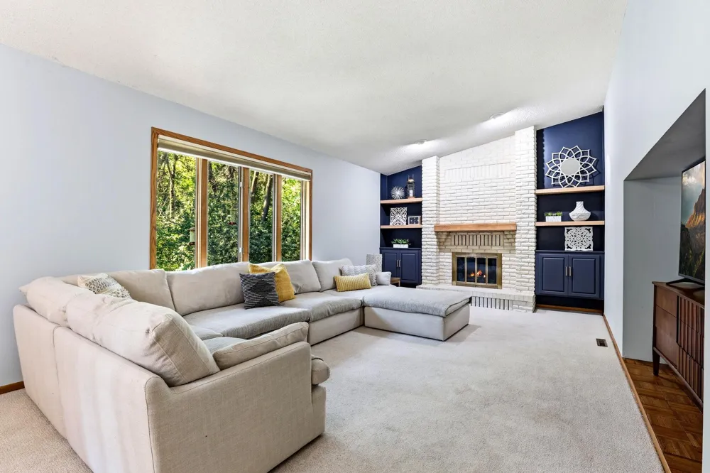 4690 Parkridge Drive Eagan, MN 55123
