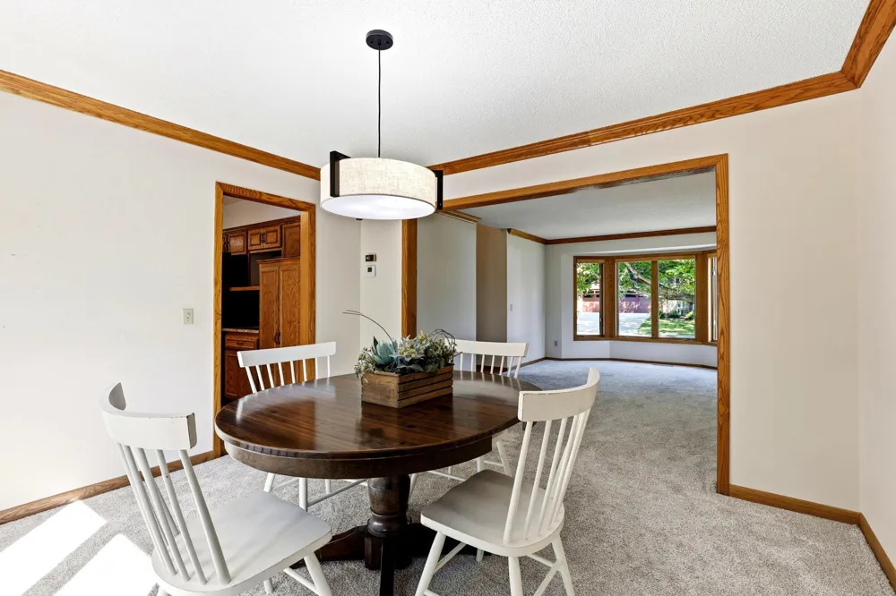 4690 Parkridge Drive Eagan, MN 55123