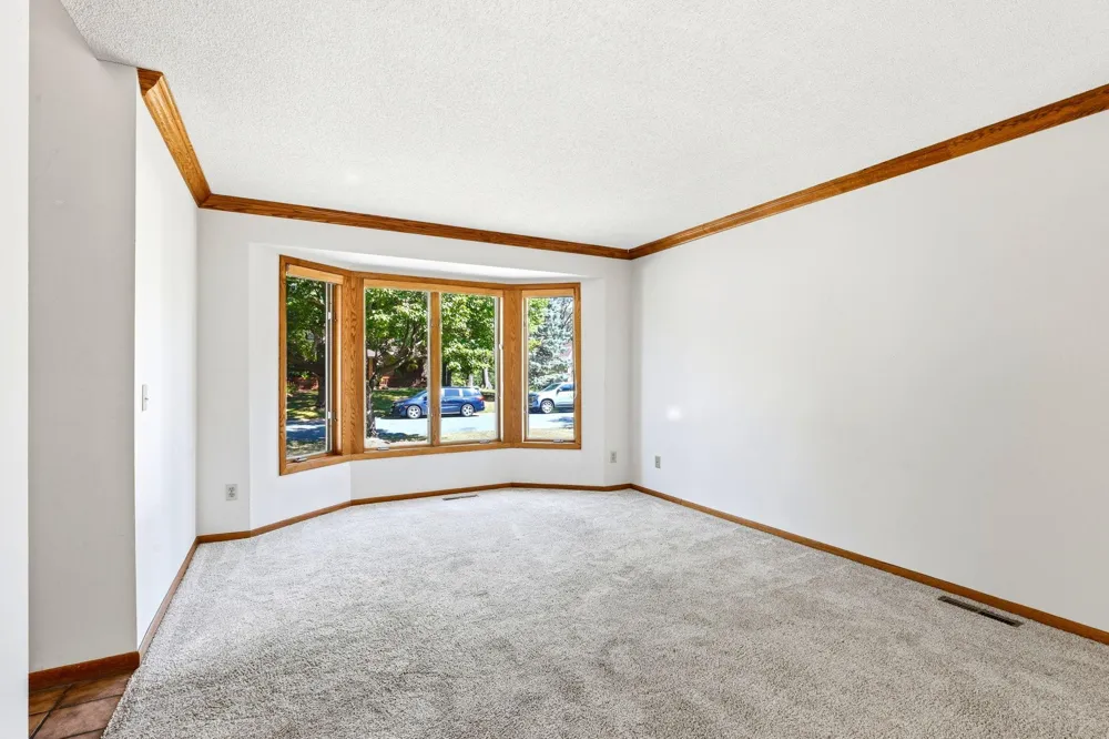 4690 Parkridge Drive Eagan, MN 55123