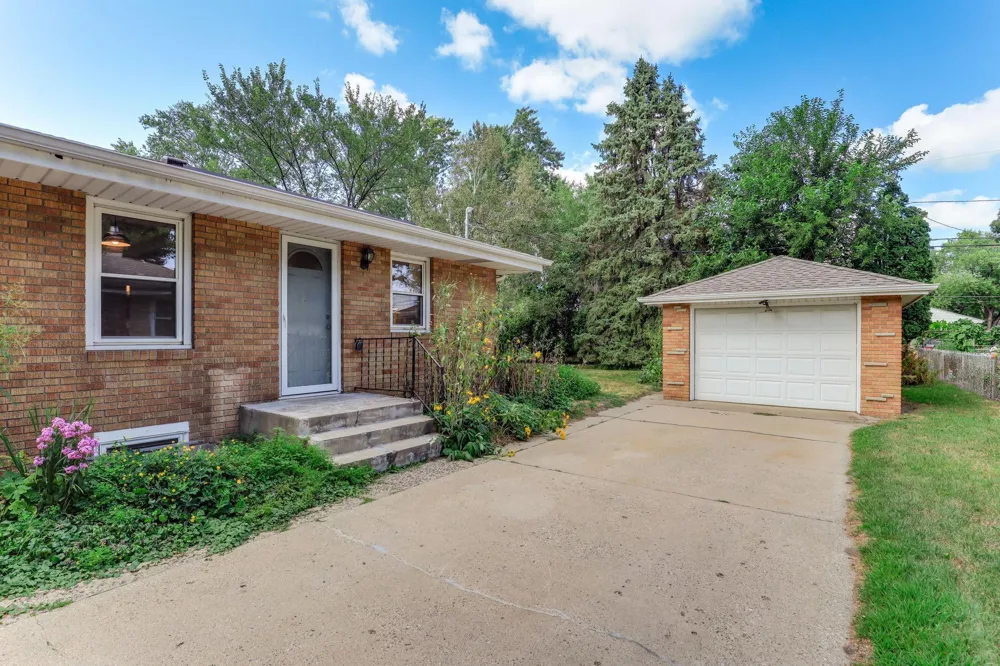 785 Grandview Avenue W Roseville, MN 55113