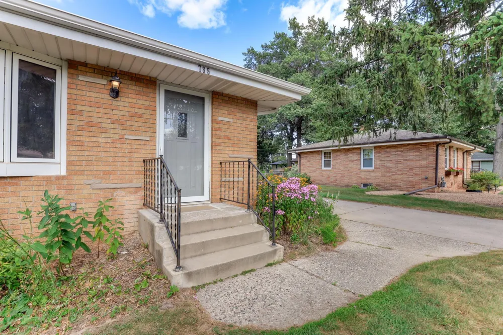 785 Grandview Avenue W Roseville, MN 55113