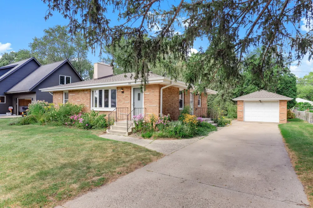 785 Grandview Avenue W Roseville, MN 55113