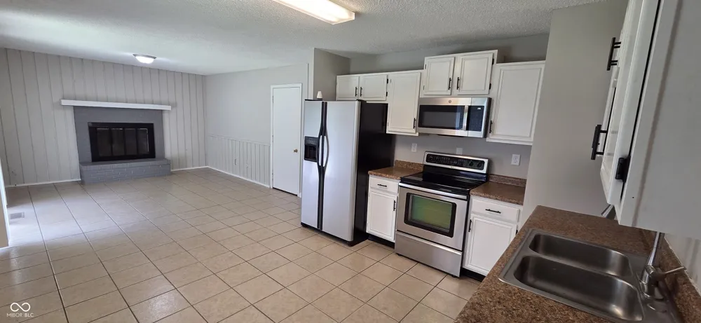9445 Burrwood Circle Indianapolis, IN 46235