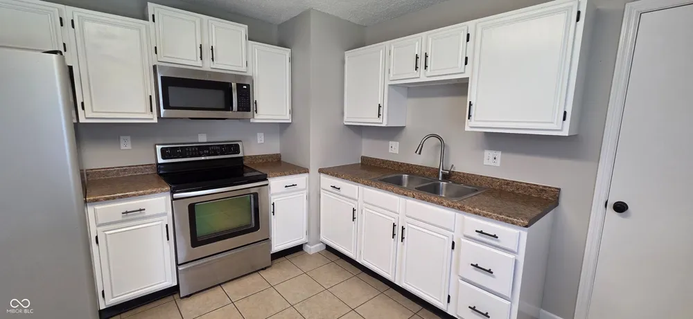 9445 Burrwood Circle Indianapolis, IN 46235