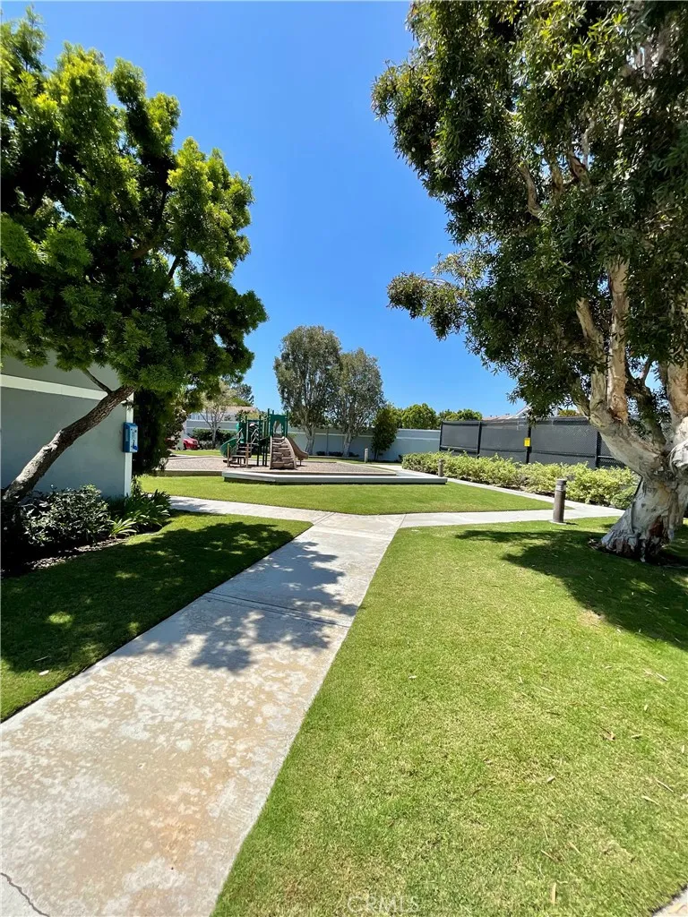 3516 Windspun Huntington Beach, CA 92649