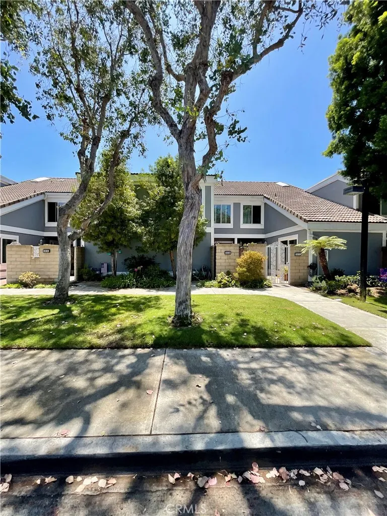 3516 Windspun Huntington Beach, CA 92649