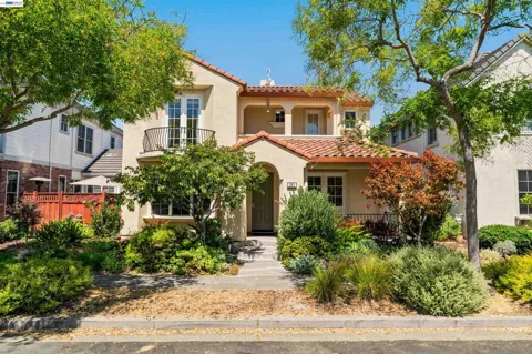 381 Hollister Ave