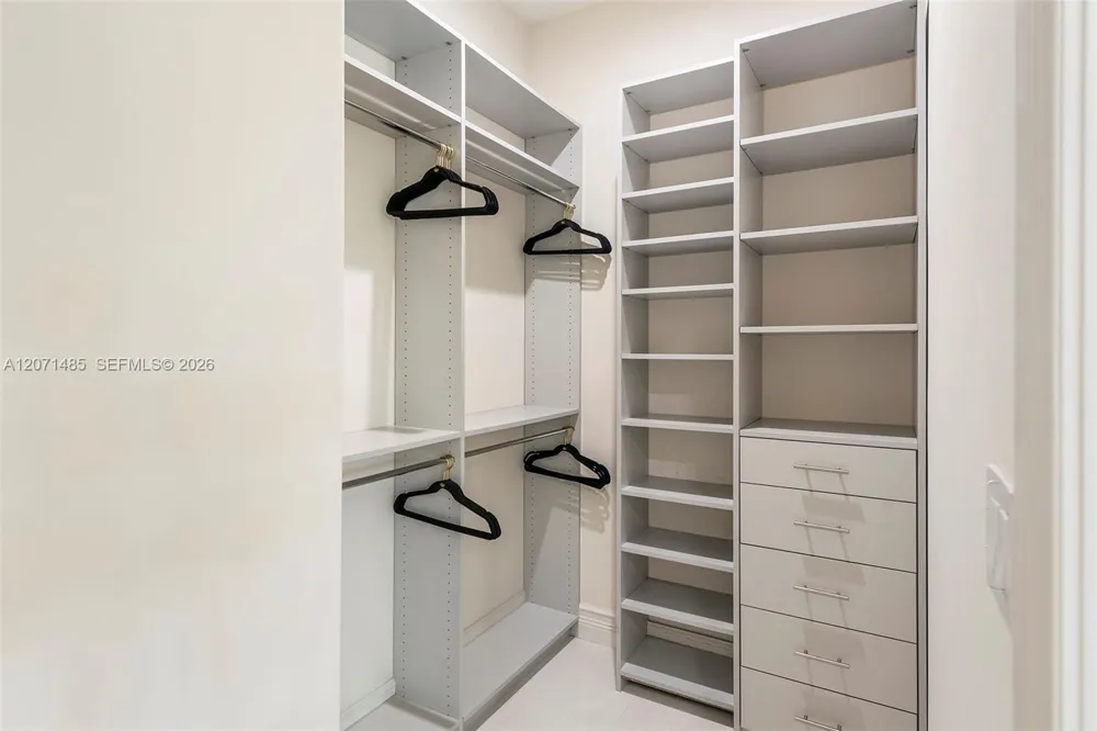 6529 SW 30th St Miami, FL 33155