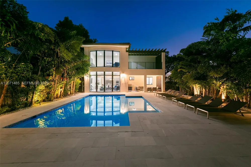 6529 SW 30th St Miami, FL 33155