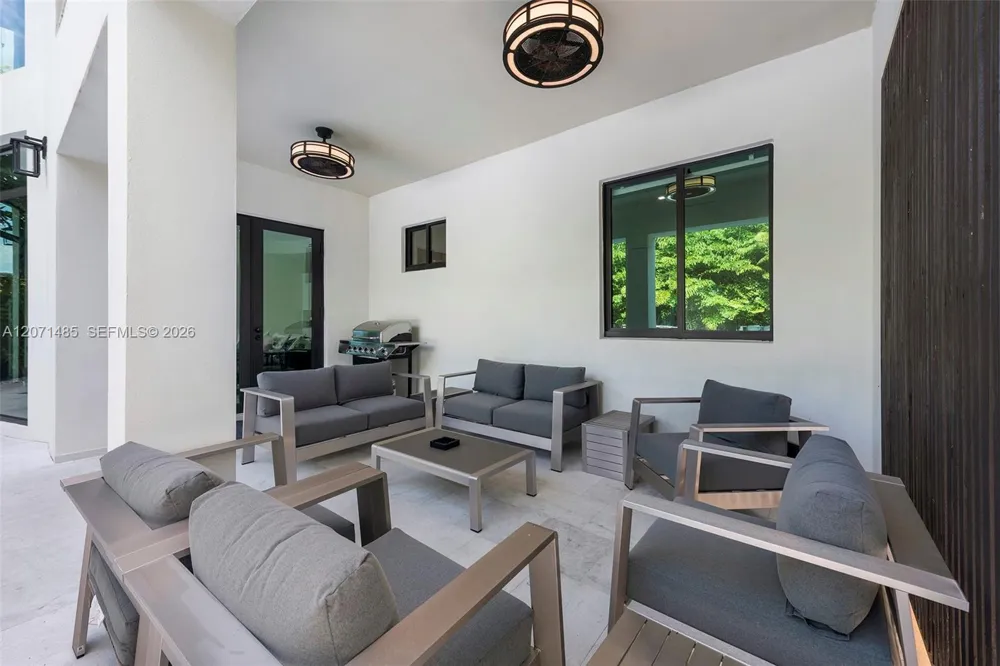 6529 SW 30th St Miami, FL 33155