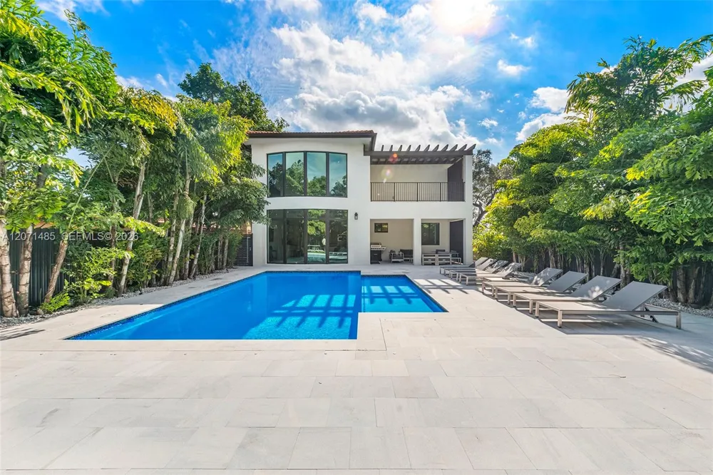 6529 SW 30th St Miami, FL 33155