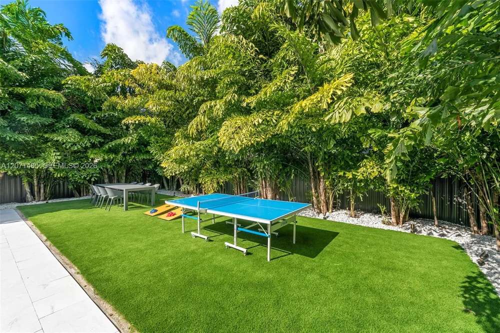 6529 SW 30th St Miami, FL 33155
