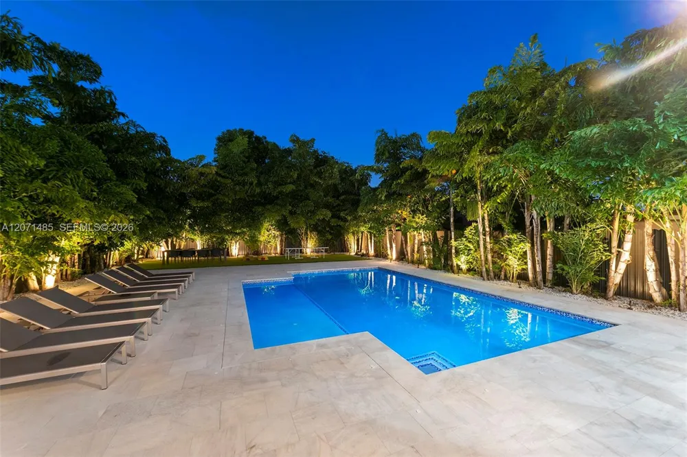 6529 SW 30th St Miami, FL 33155