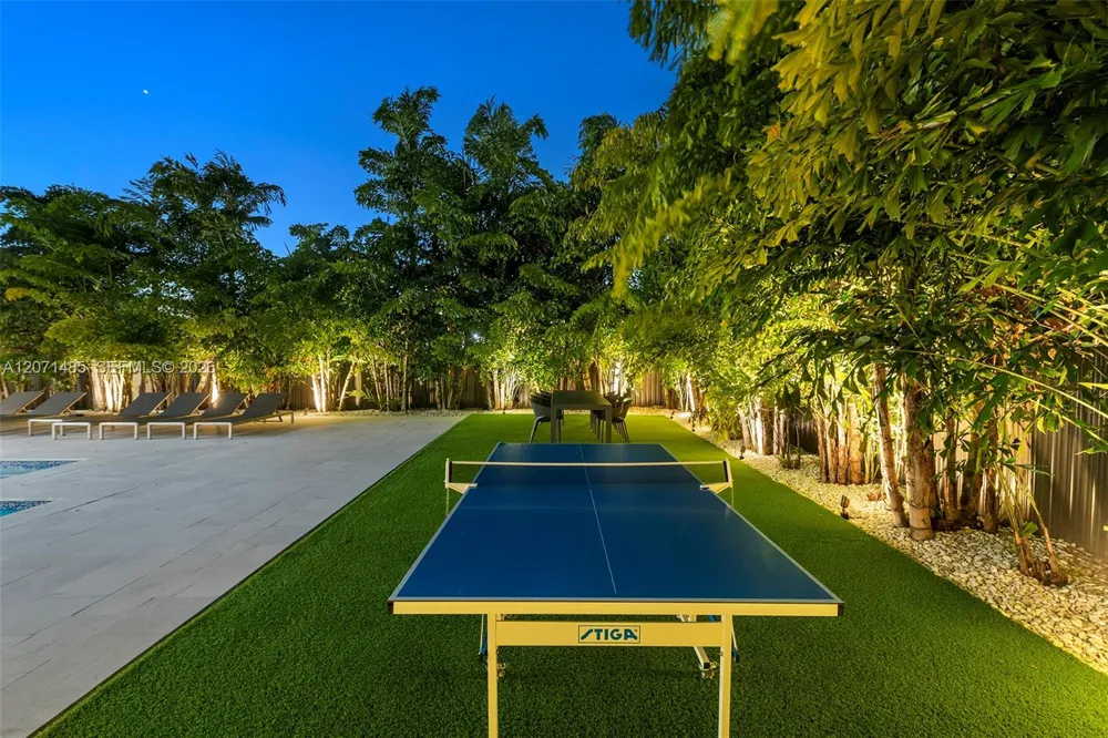 6529 SW 30th St Miami, FL 33155