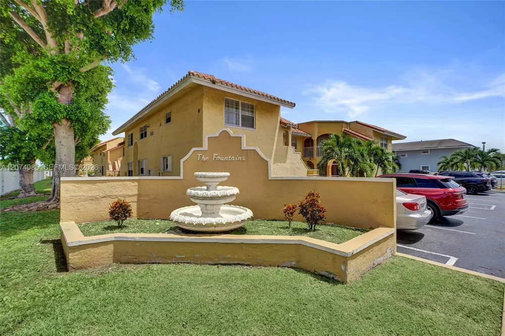 15645 SW 74th Cir Dr #6-5 Miami, FL 33193