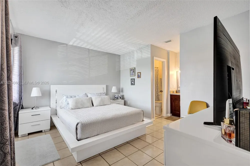 15645 SW 74th Cir Dr #6-5 Miami, FL 33193