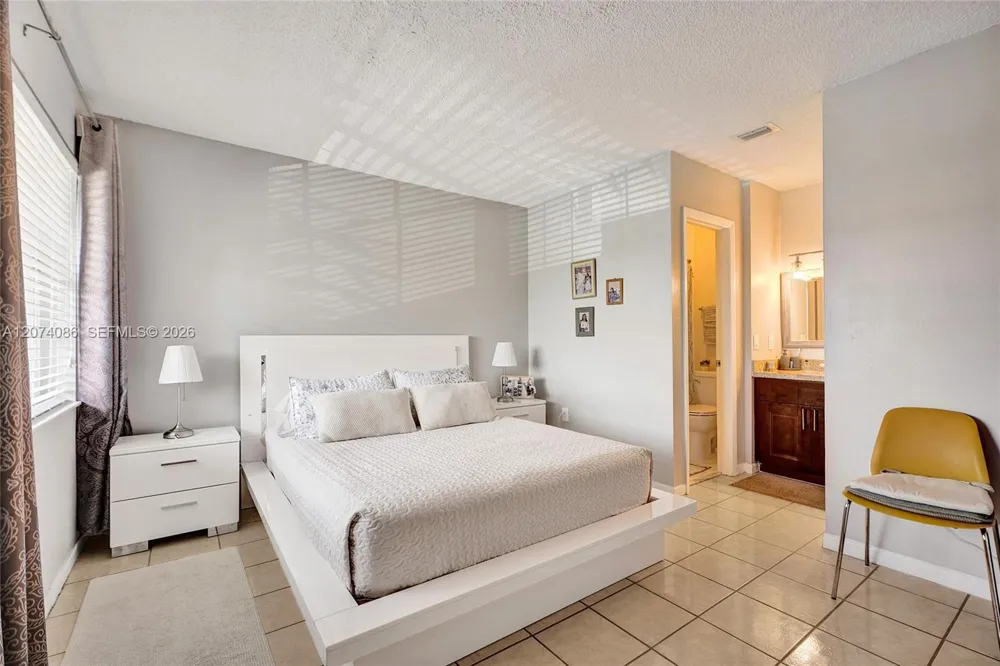 15645 SW 74th Cir Dr #6-5 Miami, FL 33193
