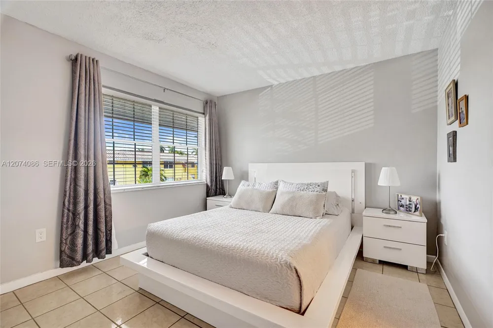 15645 SW 74th Cir Dr #6-5 Miami, FL 33193