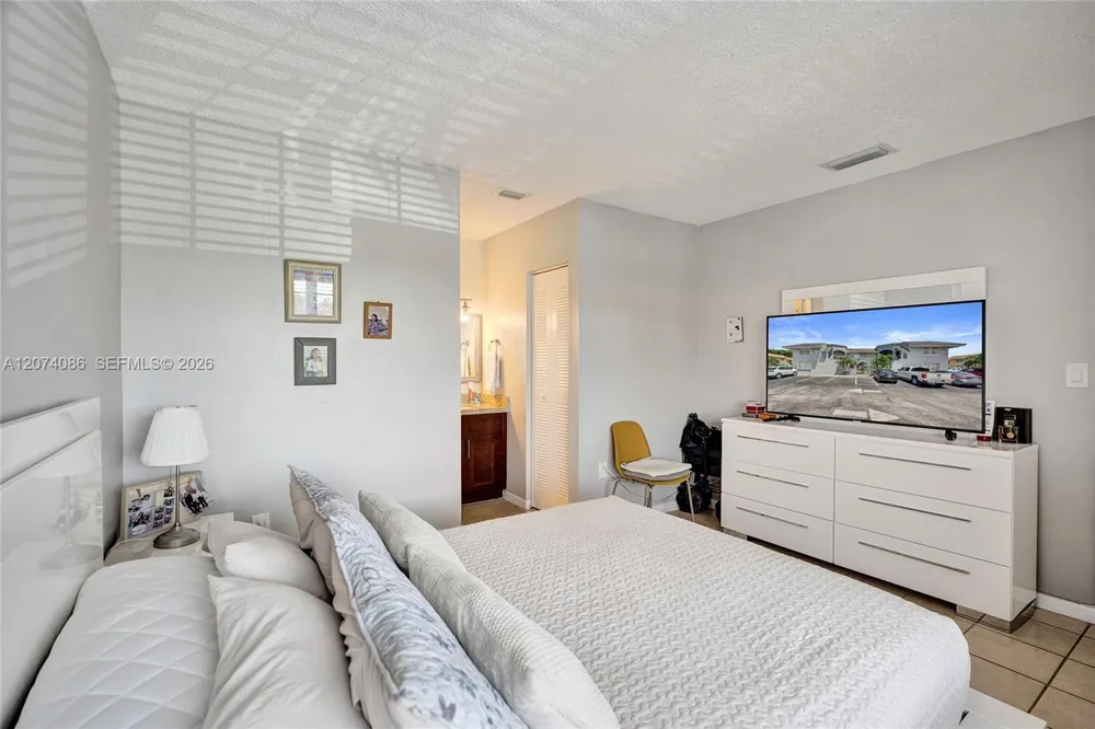 15645 SW 74th Cir Dr #6-5 Miami, FL 33193