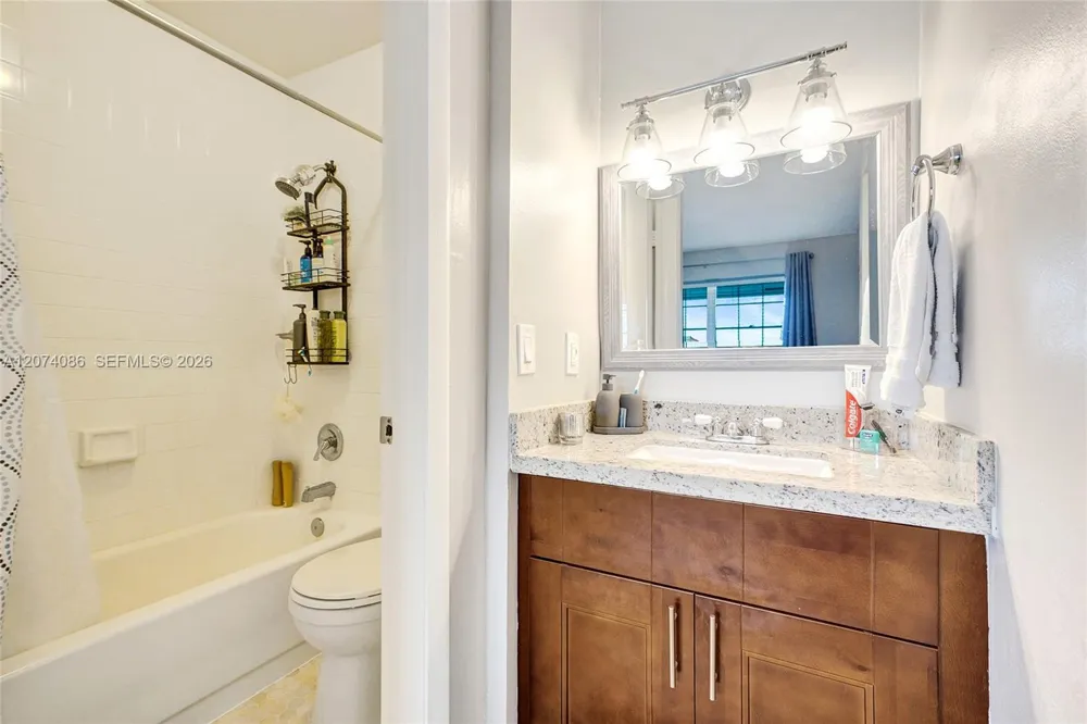 15645 SW 74th Cir Dr #6-5 Miami, FL 33193