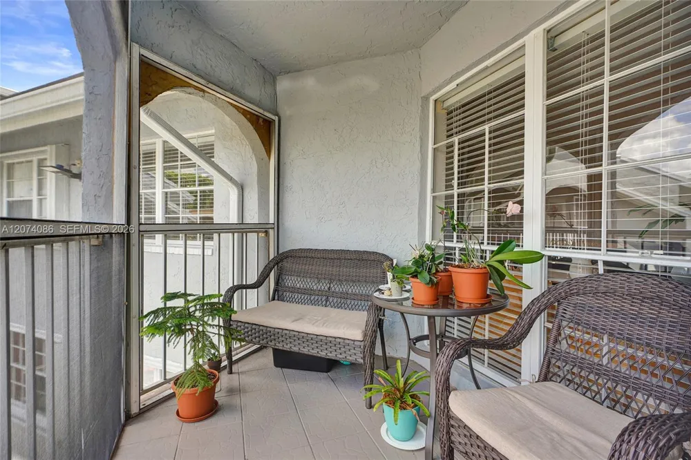 15645 SW 74th Cir Dr #6-5 Miami, FL 33193