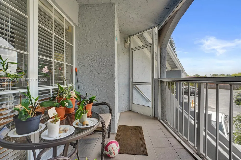 15645 SW 74th Cir Dr #6-5 Miami, FL 33193