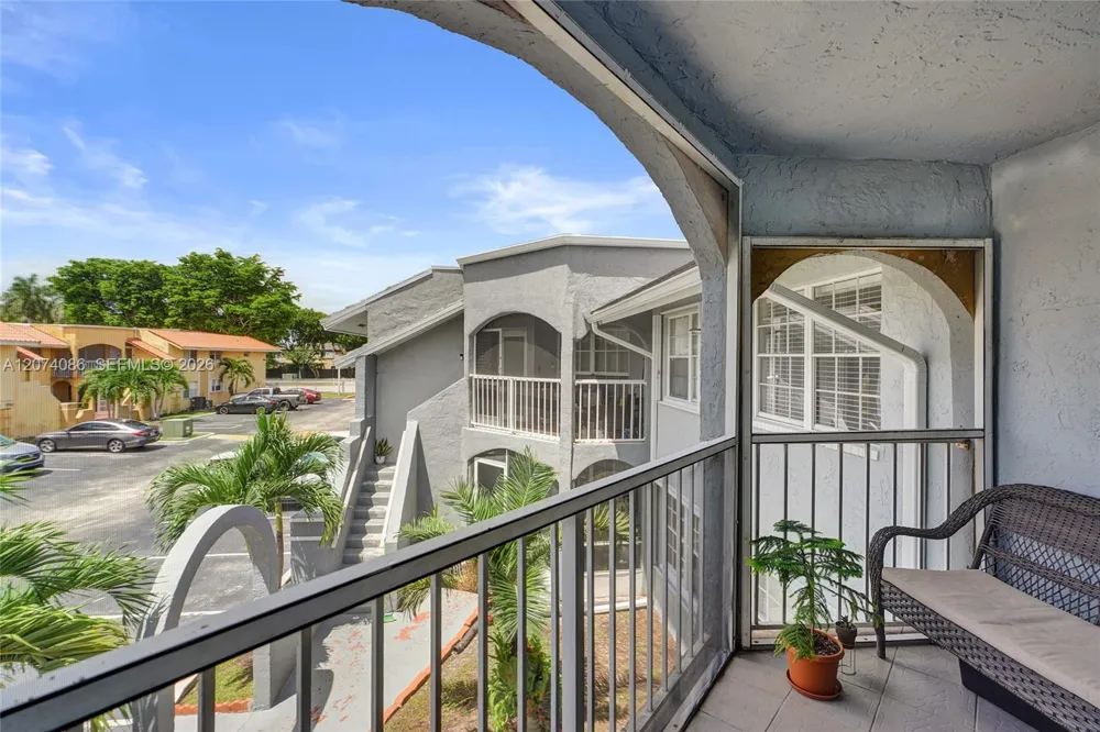 15645 SW 74th Cir Dr #6-5 Miami, FL 33193