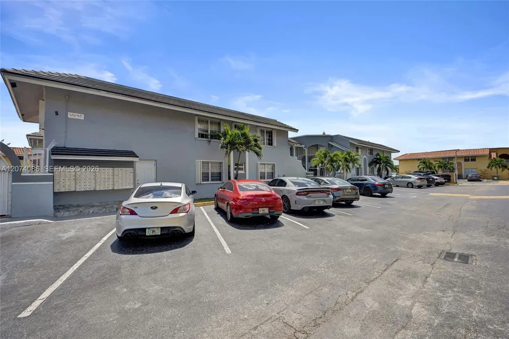 15645 SW 74th Cir Dr #6-5 Miami, FL 33193